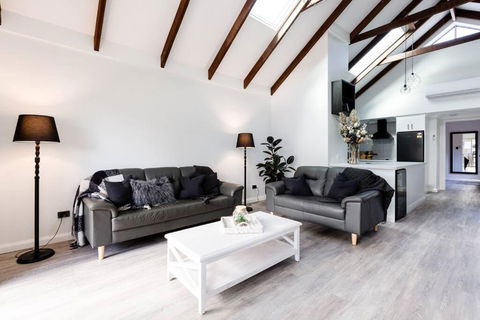Salt & Pepper; Beautiful Town House In Margs! - Holiday Byron Bay 1