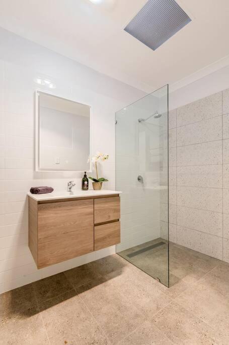 Salt & Pepper; Beautiful Town House In Margs! - Holiday Byron Bay 2