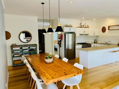 Salt Life - Pet Friendly Outside WIFI - Holiday Byron Bay 2