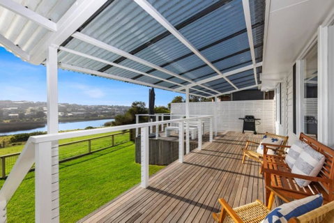 SALTWATER HOUSE - Opposite The Beach And Views Over The Lake! - Holiday Byron Bay 1