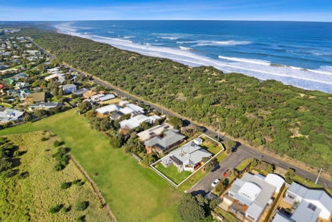SALTWATER HOUSE - Opposite The Beach And Views Over The Lake! - Holiday Byron Bay 0