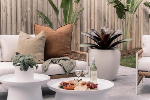 SALTY PALMS On HENLEY -THREE - Holiday Byron Bay 1