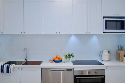 SALTY SNOOZE - Your Coastal Holiday House - Holiday Byron Bay 3