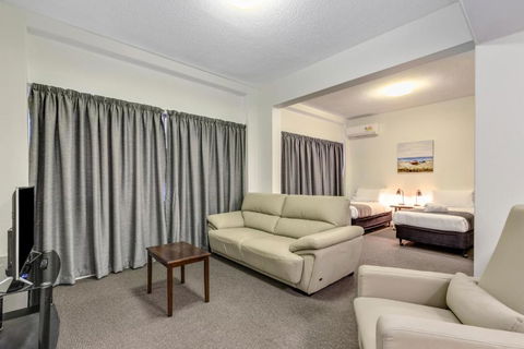 Rockhampton Riverside Central Hotel Official - Holiday Byron Bay 3