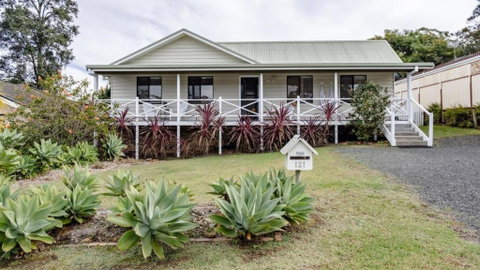 Sandy Cottage - Holiday Byron Bay 0