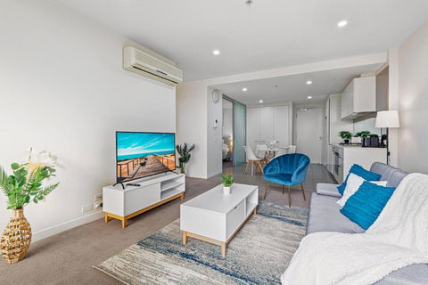 Serene Escape Panoramic Views, Pool, Gym, Sauna - Holiday Byron Bay 1