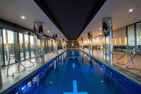 Serene Escape Panoramic Views, Pool, Gym, Sauna - Holiday Byron Bay 3