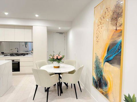 Shine Keysborough High-end Family Home, Netflix, Top Location - Holiday Byron Bay 0