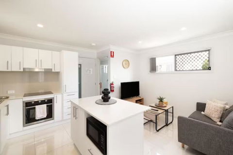 Smart Suites Self Check-in Apartments - S Freney - Holiday Byron Bay 0
