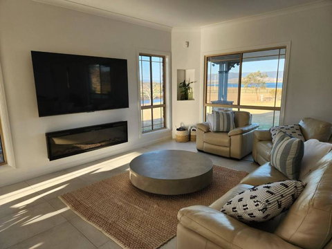 Somerset Lake House - Holiday Byron Bay 3