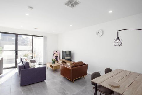 Stylish 3 BR Townhouse At Moncrieff Close To Playground - Holiday Byron Bay 0