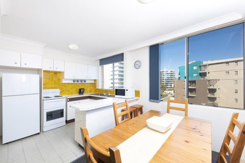 Beachpoint, Unit 303, 28 North Street - Holiday Byron Bay 2