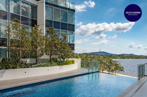 Beautiful Modern Lake View Apartment - Holiday Byron Bay 0