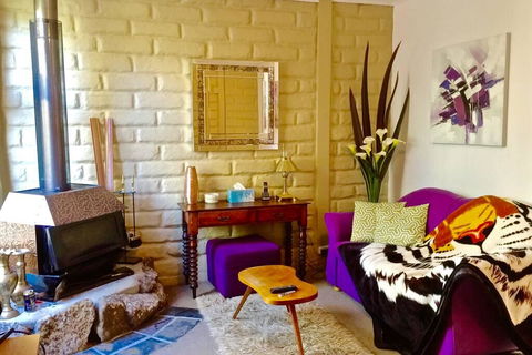BEAUTIFUL RETREAT - 20 Mins To CBD And Only 10 Mins To MONA! - Holiday Byron Bay 2