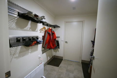 Bedrock - 11 Twynam Street, Jindabyne - Holiday Byron Bay 1