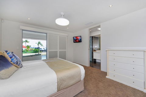Belle Of Broadbeach - Holiday Byron Bay 1