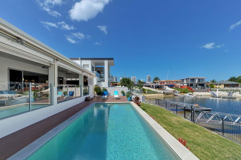 Belle Of Broadbeach - Holiday Byron Bay 0