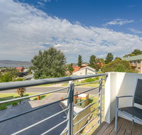 Beloka Close - Modern spacious and pet friendly accommodation - Holiday Byron Bay
