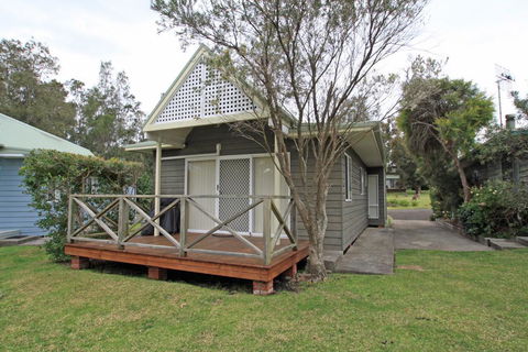 Berrara Lagoon Front Chalet - Holiday Byron Bay 1