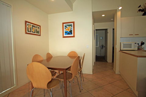 Berrara Lagoon Front Chalet - Holiday Byron Bay 3