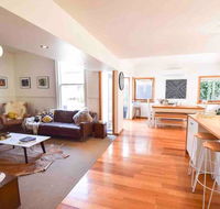 Best Location in Hobart Luxury 4 bedroom with stunning views - Holiday Byron Bay