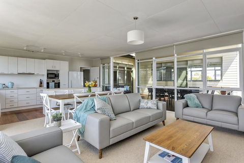 BETHANY BAY - MOUNT MARTHA - Holiday Byron Bay 0
