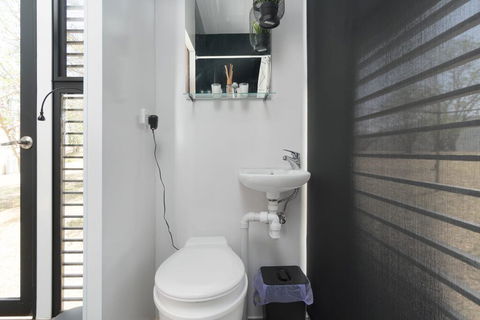 Big Tiny Paz Seven Hills Tiny House, Tallarook - Holiday Byron Bay 2