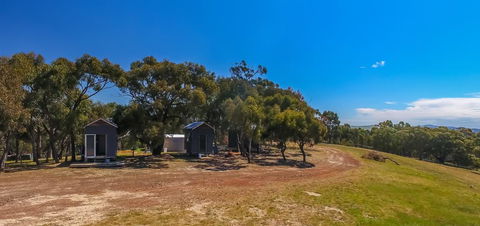 Big Tiny Seven Hills Tiny House, Tallarook - Holiday Byron Bay 0
