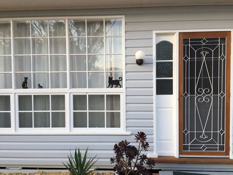 Black Cat Retreat Holiday Home - Holiday Byron Bay 2