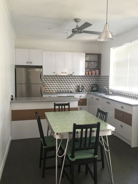 Black Cat Retreat Holiday Home - Holiday Byron Bay 3