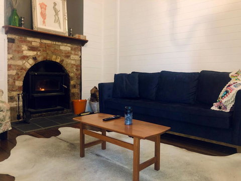 Blue Duck Cottage, Village Comfort, Fireplace - Holiday Byron Bay 1