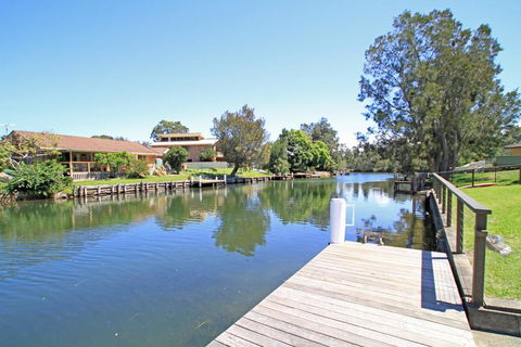 Blue Lagoon - Waterfront - Holiday Byron Bay 0