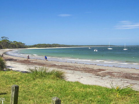 Blue Waters Cottage - 120m To Jervis Bay - Holiday Byron Bay 2