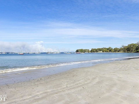 Blue Waters Cottage - 120m To Jervis Bay - Holiday Byron Bay 1
