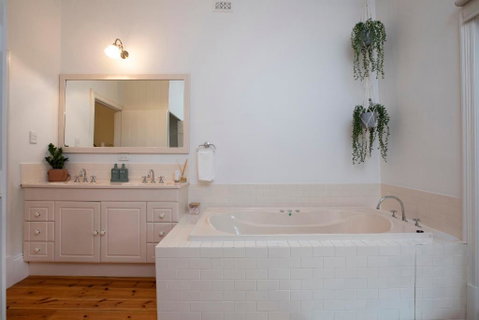 The Retreat In Basket Range - Holiday Byron Bay 3