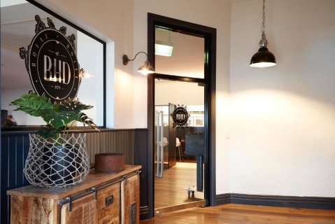 The Royal Hotel, Drouin - Holiday Byron Bay 0
