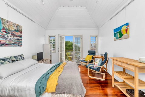 The Seaside Loft - A Breezy Beachside Lifestyle - Holiday Byron Bay 0