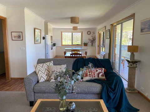Three Island Escape - Dover - Holiday Byron Bay 0