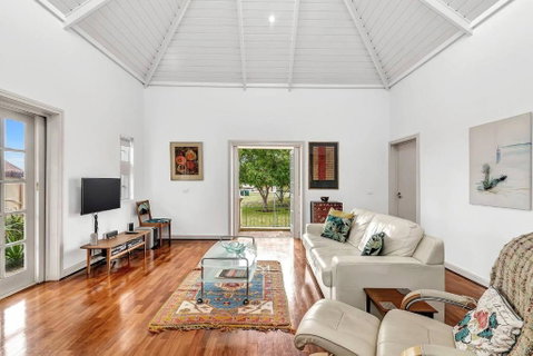 Time And Tide Hideaway - A Spacious Beachside Escape - Holiday Byron Bay 0