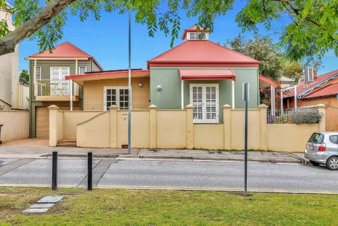 Time And Tide Hideaway - A Spacious Beachside Escape - Holiday Byron Bay 1