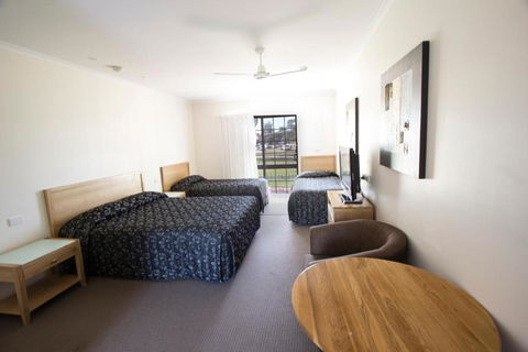 Tocumwal Golf Resort - Holiday Byron Bay 3