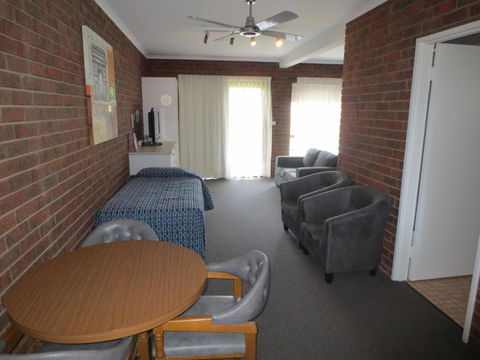Tocumwal Golf Resort - Holiday Byron Bay 2