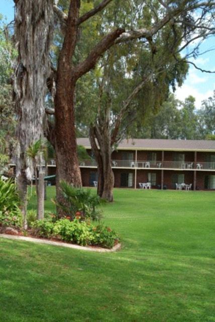 Tocumwal Golf Resort - Holiday Byron Bay 0