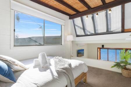 Waterfront Scotland Island Holiday Home - Family & Pet Friendly - 3 Bedrooms - Wifi - Netflix - Private Jetty - Holiday Byron Bay 3