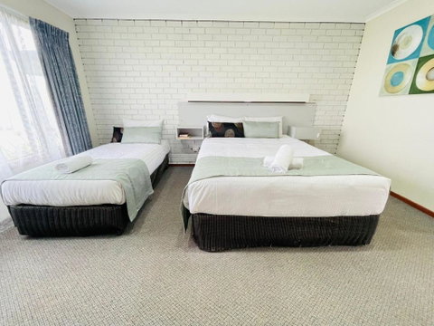 Warragul Views Motor Inn - Holiday Byron Bay 2