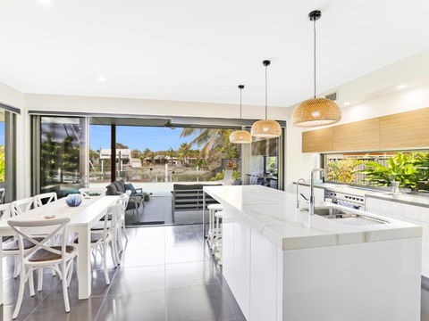 WATERFRONT HOME BORDERING MOOLOOLABA - Holiday Byron Bay 2