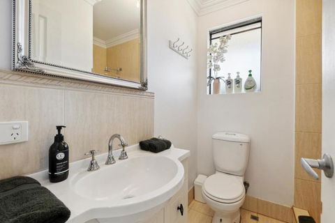 WOOD14 - River Suite - Holiday Byron Bay 1