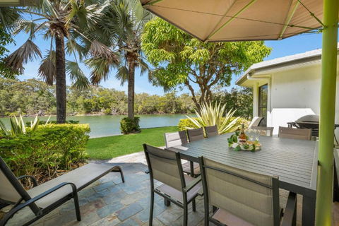 Wyuna Drive 53 - Holiday Byron Bay 1