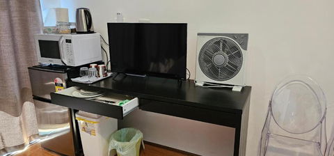 Private King Bed Guest Suite - Holiday Byron Bay 3