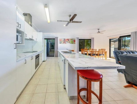 Rumah Surgah On Lake Bennett - Holiday Byron Bay 1